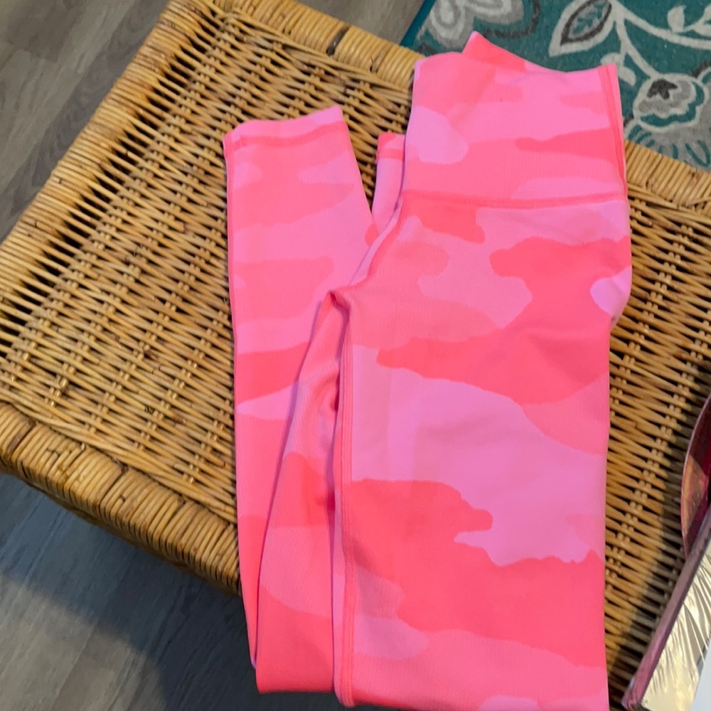 Aerie pink camo leggings